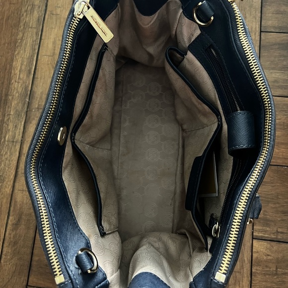 Michael Kors Medium Sutton Saffiano Leather Satchel Bag! - Picture 4 of 13